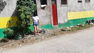 В Talisay Cebu море и рыба по настоящему свежие рыбачим сетями прямо у берега города