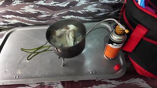 Рыбалка с ночёвкой на Днепре - прокачанная лодка, уха под луной и байки у костра