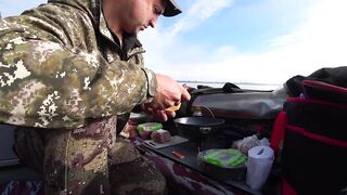 Рыбалка с ночёвкой на Днепре - прокачанная лодка, уха под луной и байки у костра