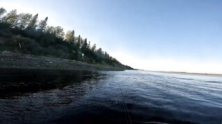 Рыбалка с ночёвкой на Днепре - прокачанная лодка, уха под луной и байки у костра