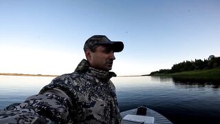 Рыбалка с ночёвкой на Днепре - прокачанная лодка, уха под луной и байки у костра