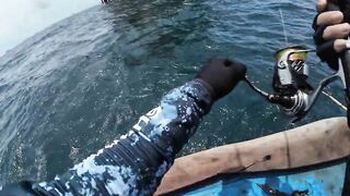 Jig под морской платформой Phan Thiet морская рыбалка на глубине возле буровой вышки