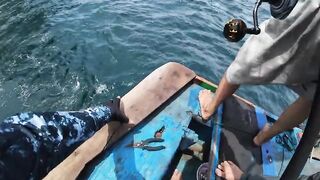 Jig под морской платформой Phan Thiet морская рыбалка на глубине возле буровой вышки