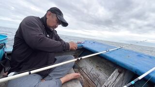 Штормовой выход в море Phan Thiet морская рыбалка в океане для смелых вьетнамских гостей