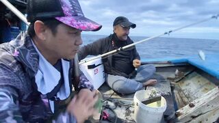 Штормовой выход в море Phan Thiet морская рыбалка в океане для смелых вьетнамских гостей