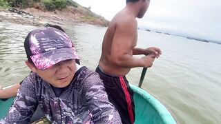 Штормовой выход в море Phan Thiet морская рыбалка в океане для смелых вьетнамских гостей