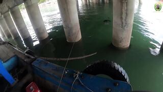 Phan Thiet жирная точка по cá rìa и cá nâu рыбалка с пирса когда клюет почти на каждый заброс