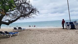 Guardalavaca пляжный променад Кубы прогулка по берегу и мысли о рыбалке