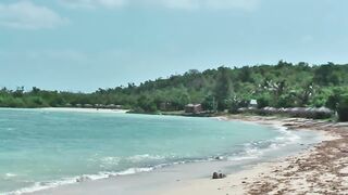 Public beach Guardalavaca Cuba открытый пляж для купания прогулок и любительской рыбалки