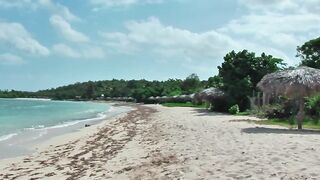 Public beach Guardalavaca Cuba открытый пляж для купания прогулок и любительской рыбалки