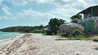 Public beach Guardalavaca Cuba открытый пляж для купания прогулок и любительской рыбалки