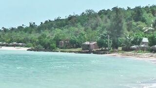 Public beach Guardalavaca Cuba открытый пляж для купания прогулок и любительской рыбалки