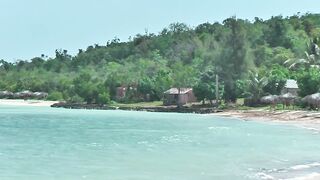 Public beach Guardalavaca Cuba открытый пляж для купания прогулок и любительской рыбалки