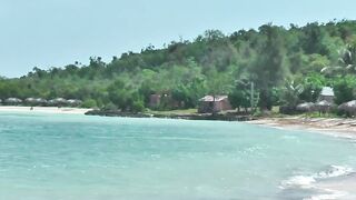 Public beach Guardalavaca Cuba открытый пляж для купания прогулок и любительской рыбалки