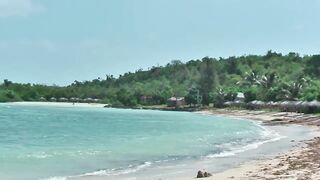 Public beach Guardalavaca Cuba открытый пляж для купания прогулок и любительской рыбалки
