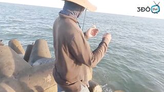 Морская рыбалка у входа в порт Phan Thiet сильное течение и активная рыба