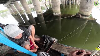 Phan Thiet мост в центре города делаем точку под рыбалку по cá rìa и cá nâu клев без перерыва