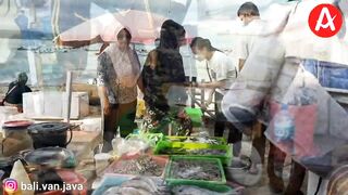 Традиционный рыбный рынок Jimbaran Bay прогулка среди улова ночной морской рыбалки