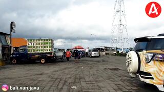 Традиционный рыбный рынок Jimbaran Bay прогулка среди улова ночной морской рыбалки