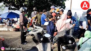 Традиционный рыбный рынок Jimbaran Bay прогулка среди улова ночной морской рыбалки