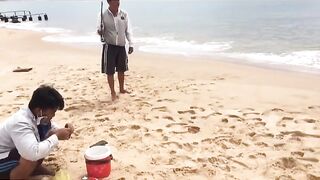 Ловля песчаного бычка biển Phan Thiet прибрежная донная рыбалка у волнореза