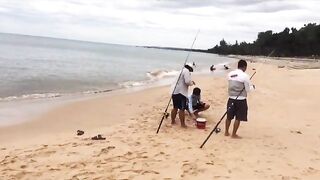 Ловля песчаного бычка biển Phan Thiet прибрежная донная рыбалка у волнореза