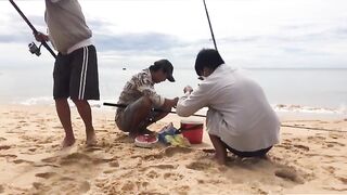 Ловля песчаного бычка biển Phan Thiet прибрежная донная рыбалка у волнореза