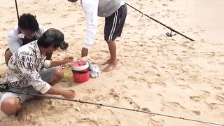 Ловля песчаного бычка biển Phan Thiet прибрежная донная рыбалка у волнореза