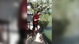 Вьетнам рыбалка на море лодка сети и простая жизнь людей у воды