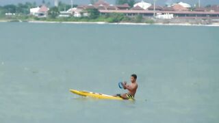 Jimbaran рыбалка на серфборде нестандартные забросы прямо с доски у волны