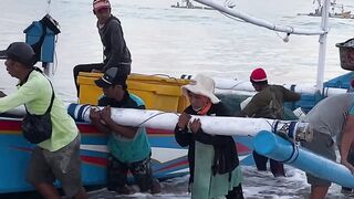 Традиционный рыбный и морепродуктовый рынок в Jimbaran Bali утренний улов и торг