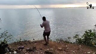 Спокойная рыбалка на экстремальном споте Tegal Wangi Bali ловим и тут же отпускаем птицу