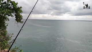 Спокойная рыбалка на экстремальном споте Tegal Wangi Bali ловим и тут же отпускаем птицу