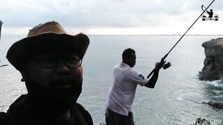 Спокойная рыбалка на экстремальном споте Tegal Wangi Bali ловим и тут же отпускаем птицу