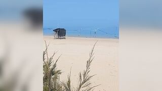 Такие сети видели морская рыбалка на Хайнане огромные стенки из лески прямо вдоль пляжа