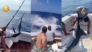 Эпизод 23 морская рыбалка в Китае на марлина когда трофей может внезапно запрыгнуть в лодку