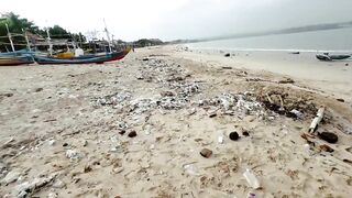 Инспектирую рыбный рынок в Jimbaran Bali свежий улов с ночной морской рыбалки в заливе