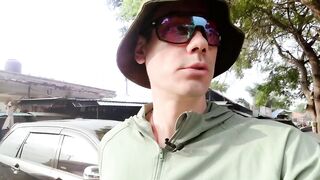 Инспектирую рыбный рынок в Jimbaran Bali свежий улов с ночной морской рыбалки в заливе