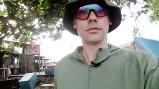 Инспектирую рыбный рынок в Jimbaran Bali свежий улов с ночной морской рыбалки в заливе