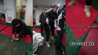 Туалетный воин штурмует Восточное море ироничный взгляд на морскую рыбалку