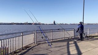 FISH ON на реке Mersey морская рыбалка с берега у устья и неожиданные поклевки