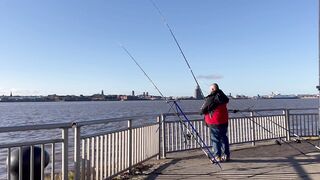 FISH ON на реке Mersey морская рыбалка с берега у устья и неожиданные поклевки