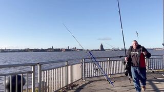 FISH ON на реке Mersey морская рыбалка с берега у устья и неожиданные поклевки