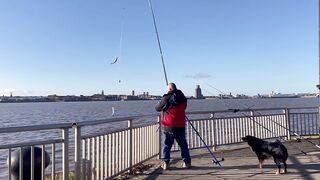 FISH ON на реке Mersey морская рыбалка с берега у устья и неожиданные поклевки