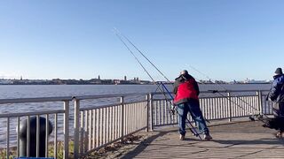 FISH ON на реке Mersey морская рыбалка с берега у устья и неожиданные поклевки