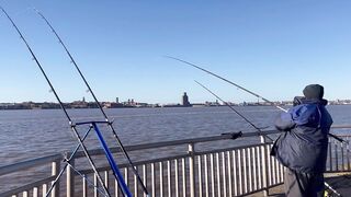 FISH ON на реке Mersey морская рыбалка с берега у устья и неожиданные поклевки