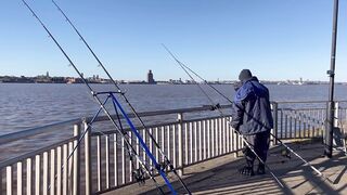 FISH ON на реке Mersey морская рыбалка с берега у устья и неожиданные поклевки