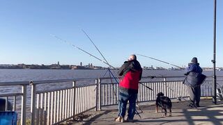 FISH ON на реке Mersey морская рыбалка с берега у устья и неожиданные поклевки