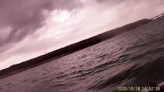 Рыбалка в Керчи у Крымского моста ставрида подходит косяками к берегу