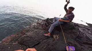 Первая рыбалка на побережье Karangasem Bali красивый вид и частые поклевки